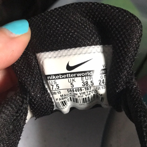 White & Black Nike shoes - Picture 3 of 3